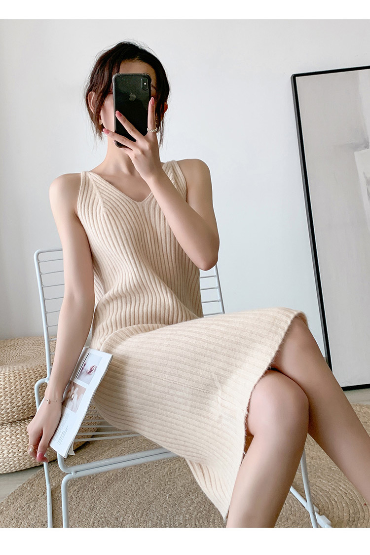 吊带针织V领连衣裙女中长款修身显瘦气质过膝背心打底裙小黑裙潮