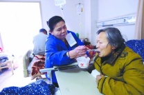 专业陪护能自理、半自理、不能自理和康复锻炼老人病人